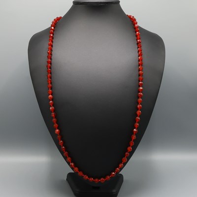 Lot 232 - A CARNELIAN SINGLE STRAND BEAD NECKLACE