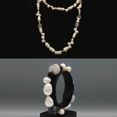 Lot 244 - A FRESHWATER PEARL NECKLACE & BRACELET