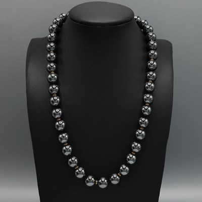 Lot 234 - A HEMITITE SINGLE STRAND BEAD NECKLACE