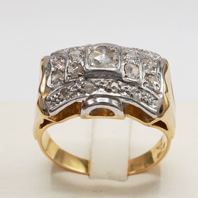 Lot 253 - AN 18CT GOLD GENTS DIAMOND SET DRESS RING