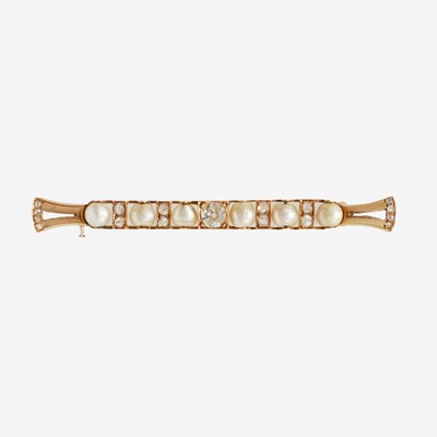Lot 250 - A YELLOW METAL DIAMOND AND PEARL BAR BROOCH