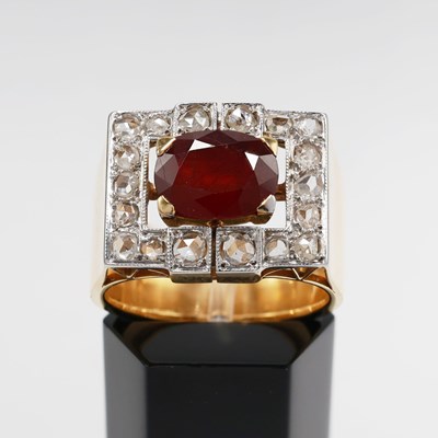 Lot 254 - AN 18CT GOLD RUBY AND DIAMOND SET GENTS DRESS RING