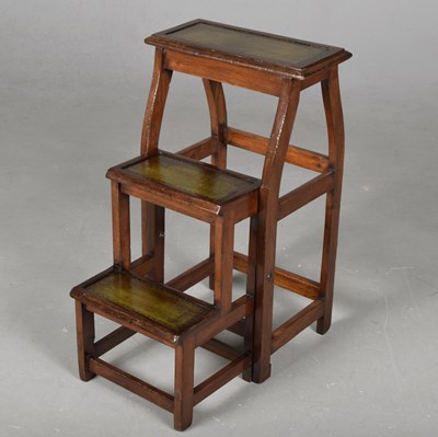 Lot 434 - LATE 19TH/EARLY 20TH CENTURY MAHOGANY FOLDWAY LIBRARY STEPS