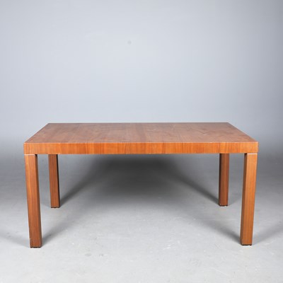 Lot 674 - POLIFORM EXTENDABLE DINING TABLE