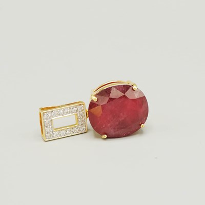 Lot 245 - AN 18CT GOLD RUBY AND WHITE ZIRCON PENDANT