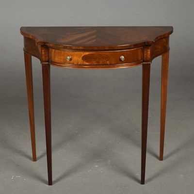 Lot 384 - GEORGIAN STYLE MAHOGANY HALL TABLE