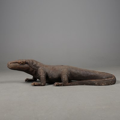 Lot 806 - SCULPTURAL KOMODO DRAGON