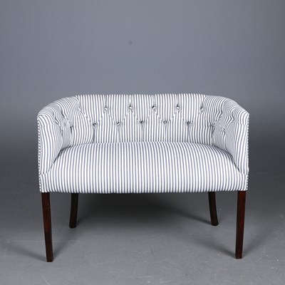 Lot 376 - EARLY 20TH CENTURY OAK BENCH