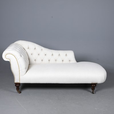Lot 426 - VICTORIAN BEECHWOOD CHAISE LONGUE
