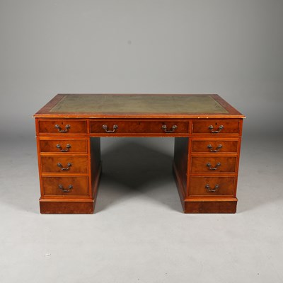 Lot 320 - GEORGIAN STYLE YEWWOOD PEDESTAL DESK