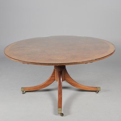Lot 378 - EXTENDING CIRCULAR DINING TABLE