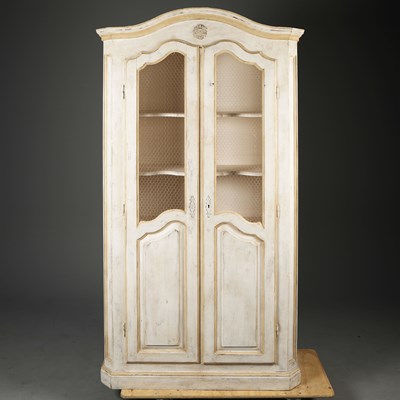 Lot 362 - FRENCH PROVINCIAL STYLE ARMOIRE