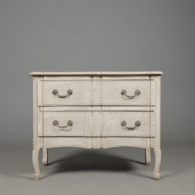 Lot 396 - CHEST