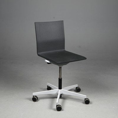Lot 579 - VITRA .04 OFFICE CHAIR.