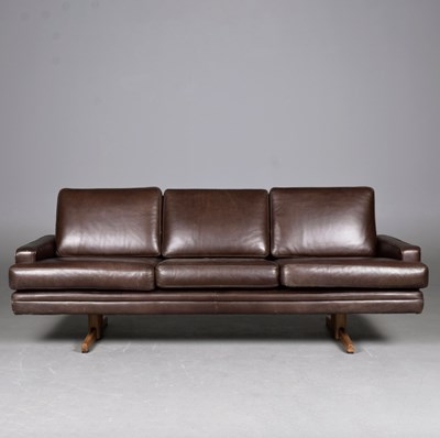 Lot 682 - 1960s NORWEIGAN FREDRIK KAYSER MODEL 807 SOFA FOR VATNE MOBLER.
