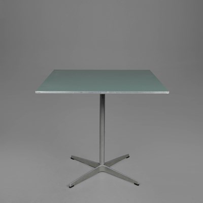 Lot 552 - SQUARE TABLE BY ARNE JACOBSEN AND PIET HEIN FOR FRITZ HANSEN.