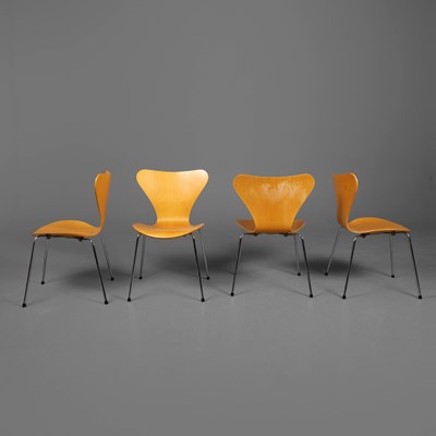 Lot 554 - SET OF FOUR ARNE JACOBSEN SERIES 7 DINING CHAIRS FOR FRITZ HANSEN.