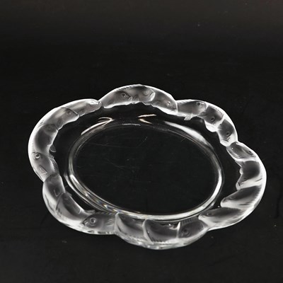 Lot 167 - A LALIQUE GLASS DISH WITH FISH BORDER.