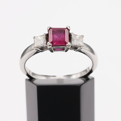 Lot 246 - AN 18CT WHITE GOLD RUBY AND DIAMOND TRILOGY RING.